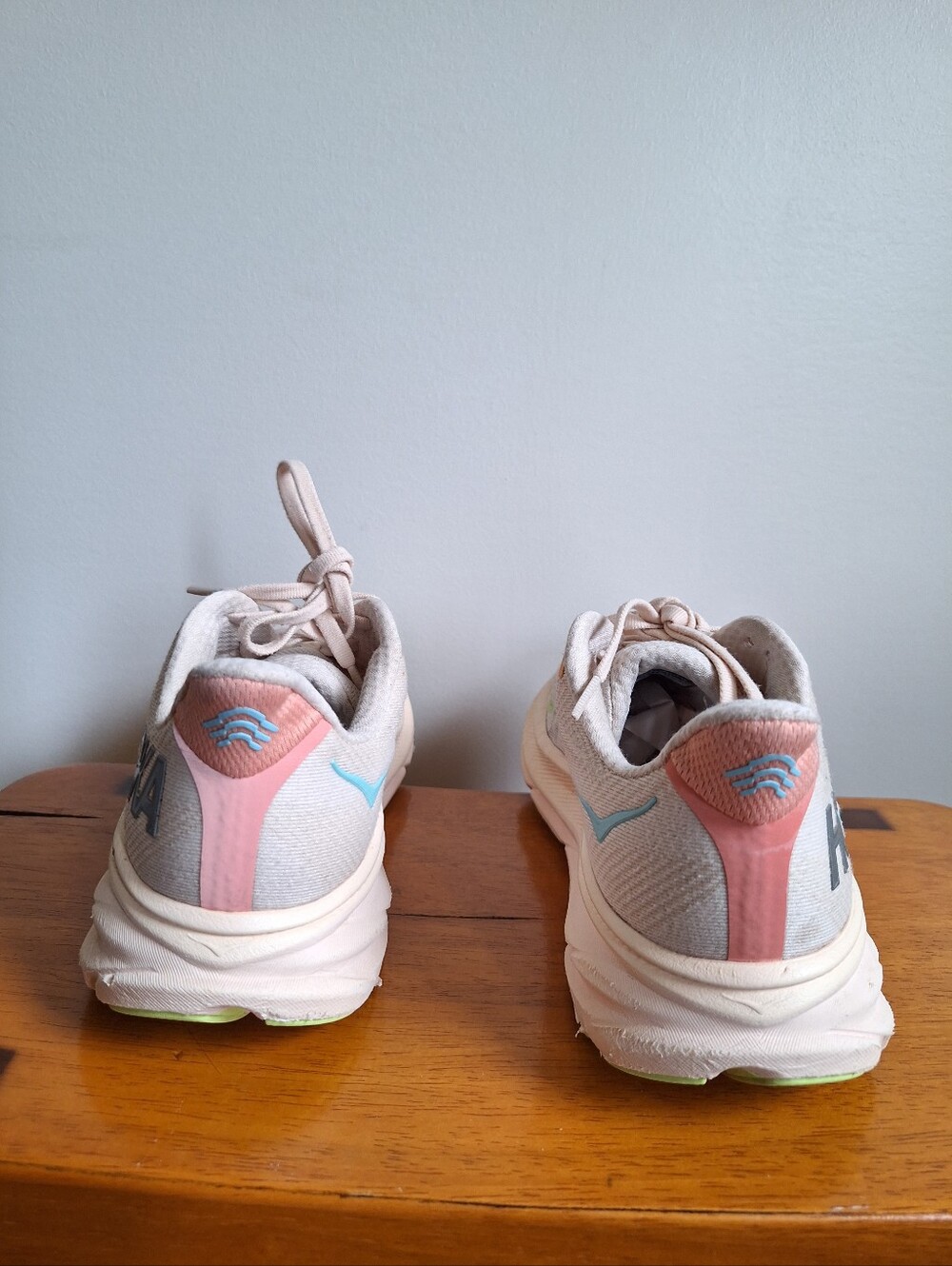 HOKA Clifton 9 Women's Vanilla / Astral Size 7.5B - Picture 4 of 14